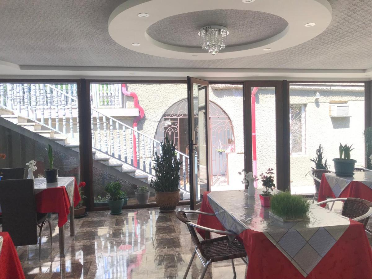 Hotel Oniks 库塔伊西 外观 照片